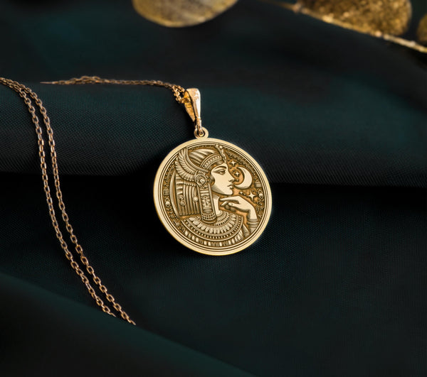 Cleopatra pendant in 14K gold, a timeless symbol of elegance and power inspired by the iconic Egyptian queen.