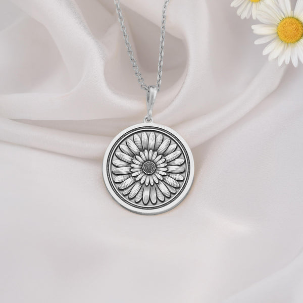925 sterling silver daisy pendant necklace with a classic floral charm. A durable, minimalist accessory perfect for everyday wear or gifting. Ideal for nature lovers, this elegant piece adds sophistication to both casual and formal outfits.
