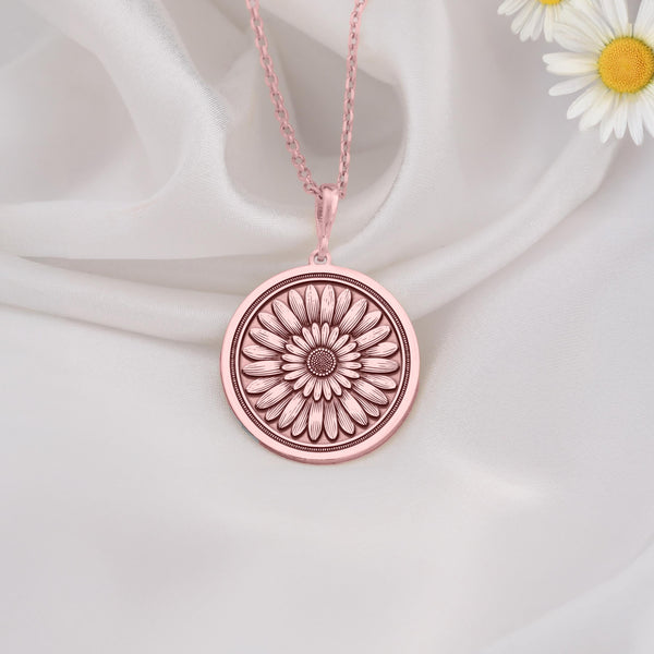 Rose gold plated daisy pendant necklace with a feminine floral charm. Perfect for gifting on birthdays, anniversaries, or Mother’s Day. A stylish and lightweight necklace, ideal for layering or wearing alone to add elegance to any outfit.