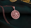 Gold and silver Egyptian queen necklace, a regal accessory celebrating Cleopatra’s legacy of wisdom and power.