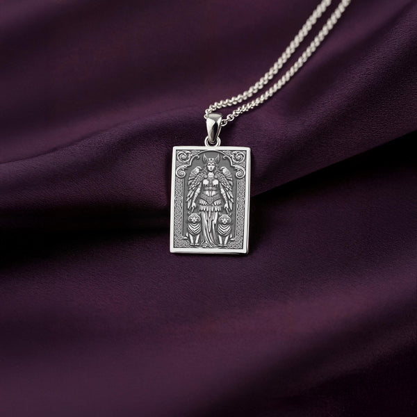 A striking 925 sterling silver tarot card pendant of the Norse goddess Freya, a powerful piece of witchy jewelry. The engraved art captures her as the ruler of Fólkvangr, making this a sacred amulet for any follower of Asatru.