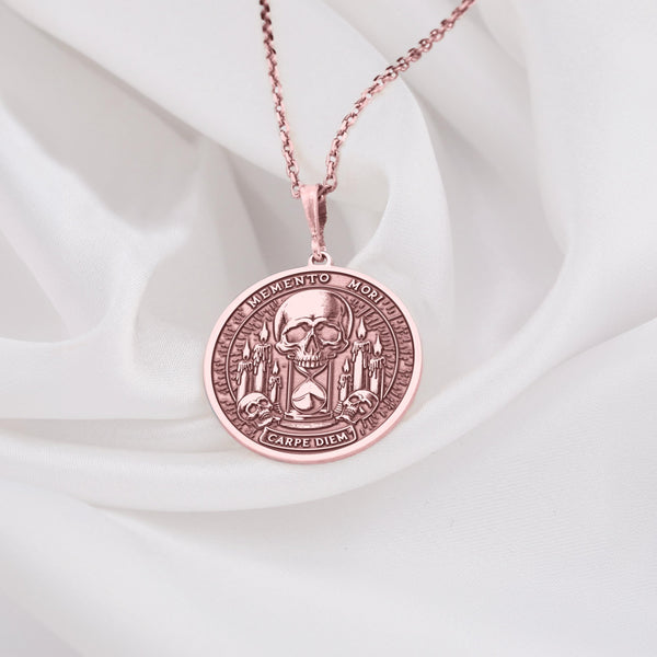 Memento Mori & Carpe Diem necklace in contemporary Rose Goldplating. The detailed medallion, featuring a skull, hourglass, and symbolic candles, blends ancient philosophy with modern style. It's a beautiful Carpe Diem prompt and a unique piece of meaningful jewelry. Consider personalizing this elegant talisman for yourself or a loved one. Let its message inspire you daily.