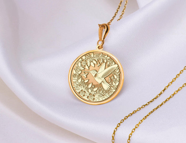 Minimalist Hummingbird Necklace Gift, Hummingbird Gold Chain, Humming Bird silver chain, Minimalist Humming Bird pendant, Real Gold Hummingbird Round Necklace, Hummingbird Coin Necklace, Hummingbird gold disc, Cute hummingbird Necklace
