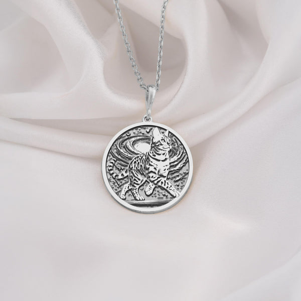 925 Sterling Silver Bengal Cat Medallion showcasing exotic spotted feline with distinctive coat pattern. Detailed domestic wildcat coin pendant with elegant stance. Premium pet jewelry symbolizing independence and striking beauty.