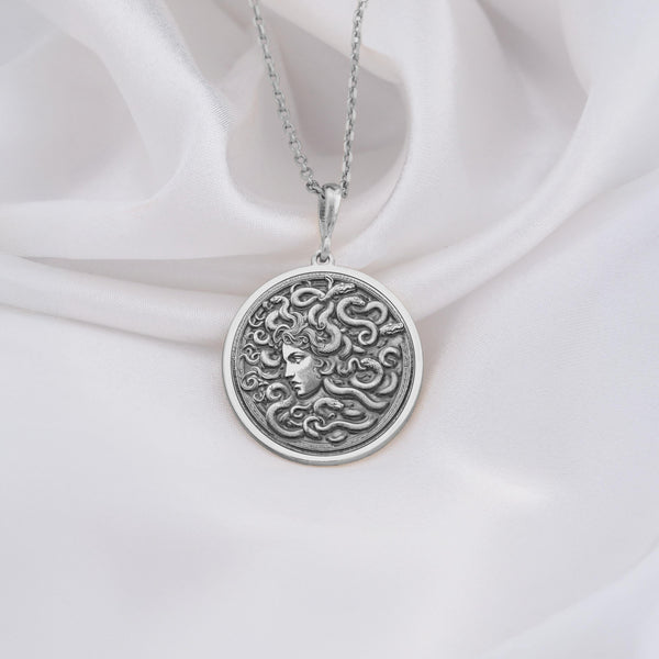 Sterling Silver Medusa Pendant – Greek mythology-inspired necklace with detailed Medusa charm. Symbolizes power and mystique, ideal for those drawn to mythical and symbolic jewelry.