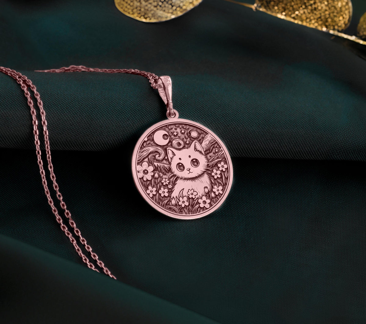 Rose gold plated cat pendant inspired by Van Gogh, combining elegance and artistry. A beautiful gift for cat lovers, art enthusiasts, or special occasions like birthdays and anniversaries. Lightweight and stylish for everyday wear.