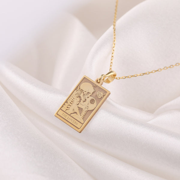 &quot;Gold &#39;The Lovers&#39; Skeleton Charm Necklace featuring two intertwined skeletons symbolizing eternal love. A unique gothic pendant, perfect for Halloween or romantic gifts. Gold-plated, adjustable chain. Ideal for dark, alternative fashion lovers.&quot;