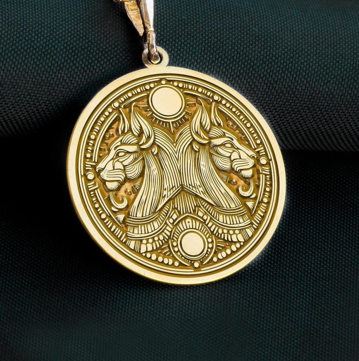 14K solid gold Egyptian Aker necklace with a double lion design, symbolizing protection and balance. Handmade unisex mythology jewelry inspired by ancient Egypt.