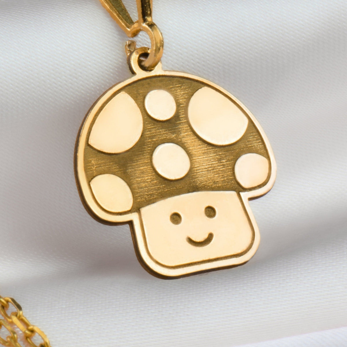 Magic Mushroom Amulet Pendant Necklaces 14K 14K Gold Plated plated mushroom pendant with white polka dots necklace