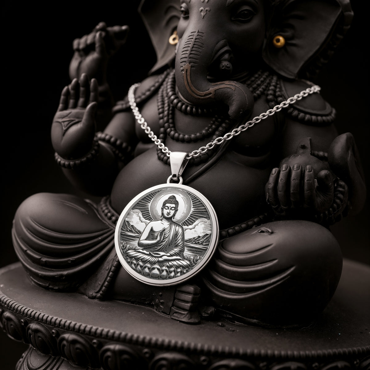 925 925 Sterling Silver Buddha Medallion Necklace Pendants Silver round pendant featuring a seated spiritual figure design on a chain.
