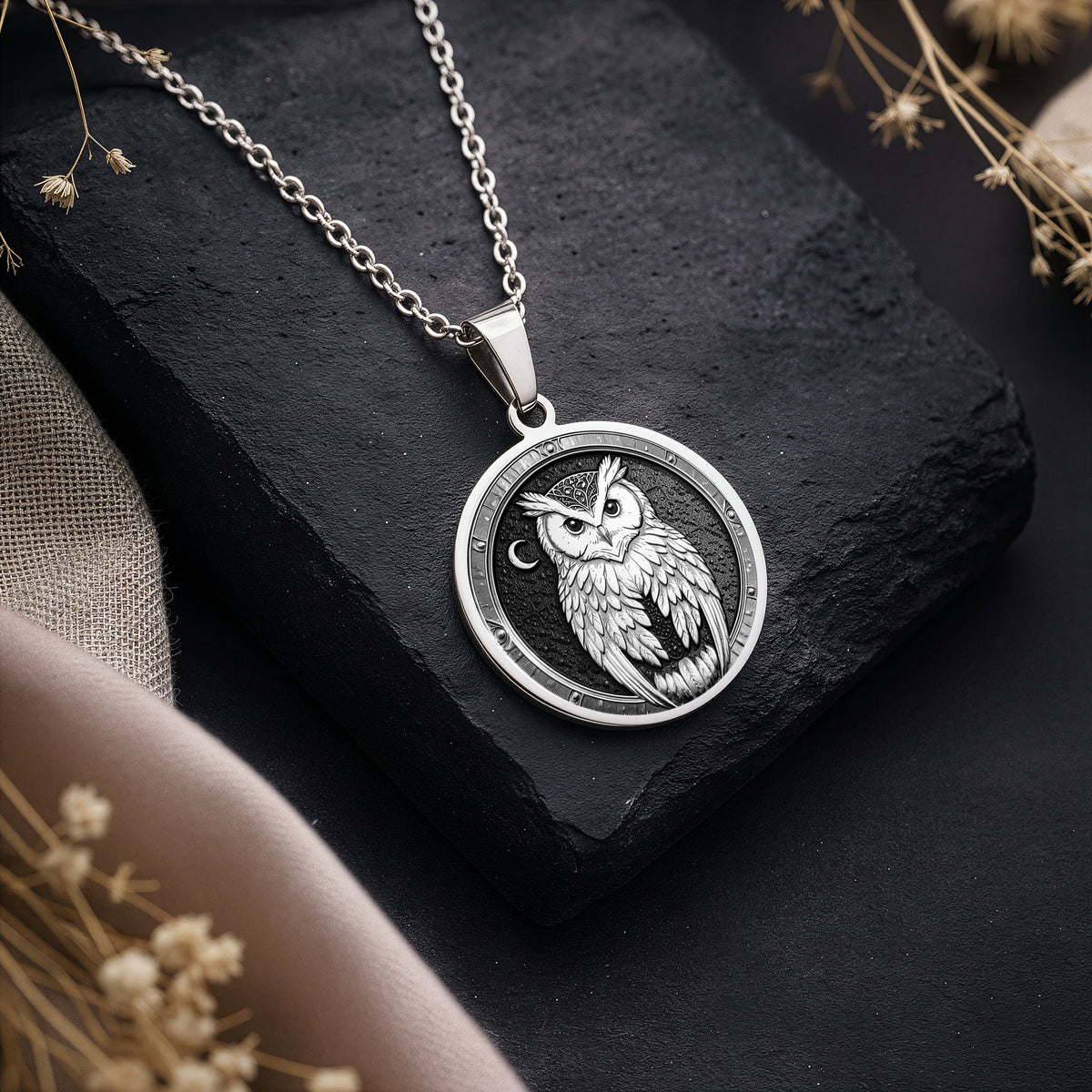 925 sterling silver Athena Owl pendant, detailed view 2.