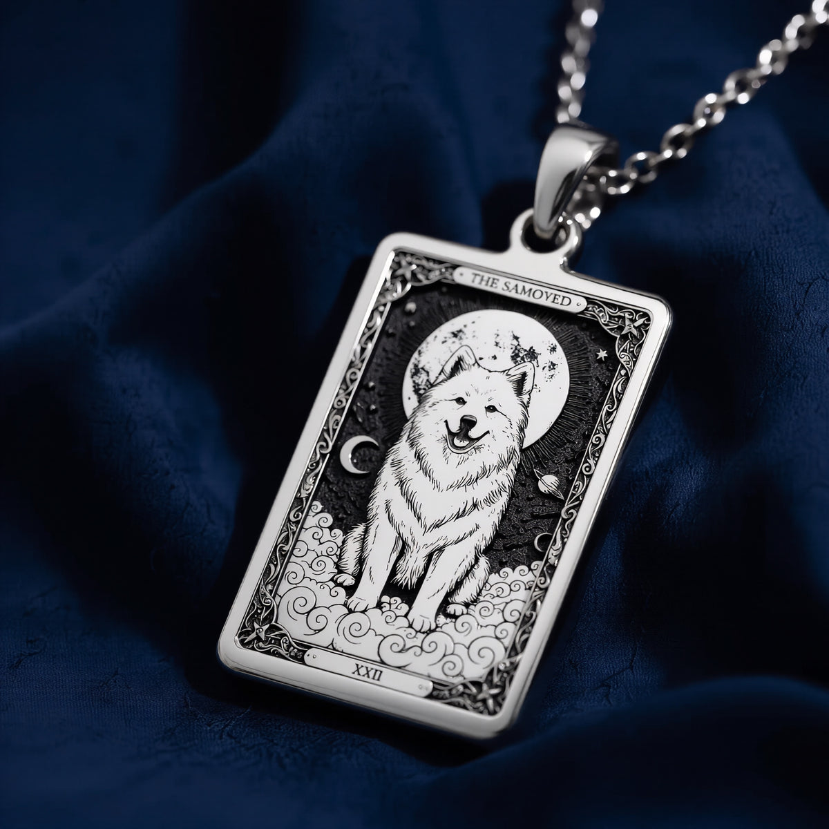 A personalized 925 sterling silver Samoyed necklace. This gift celebrates the gentle heart of the Samoyed, a cherished pet memorial keepsake.
