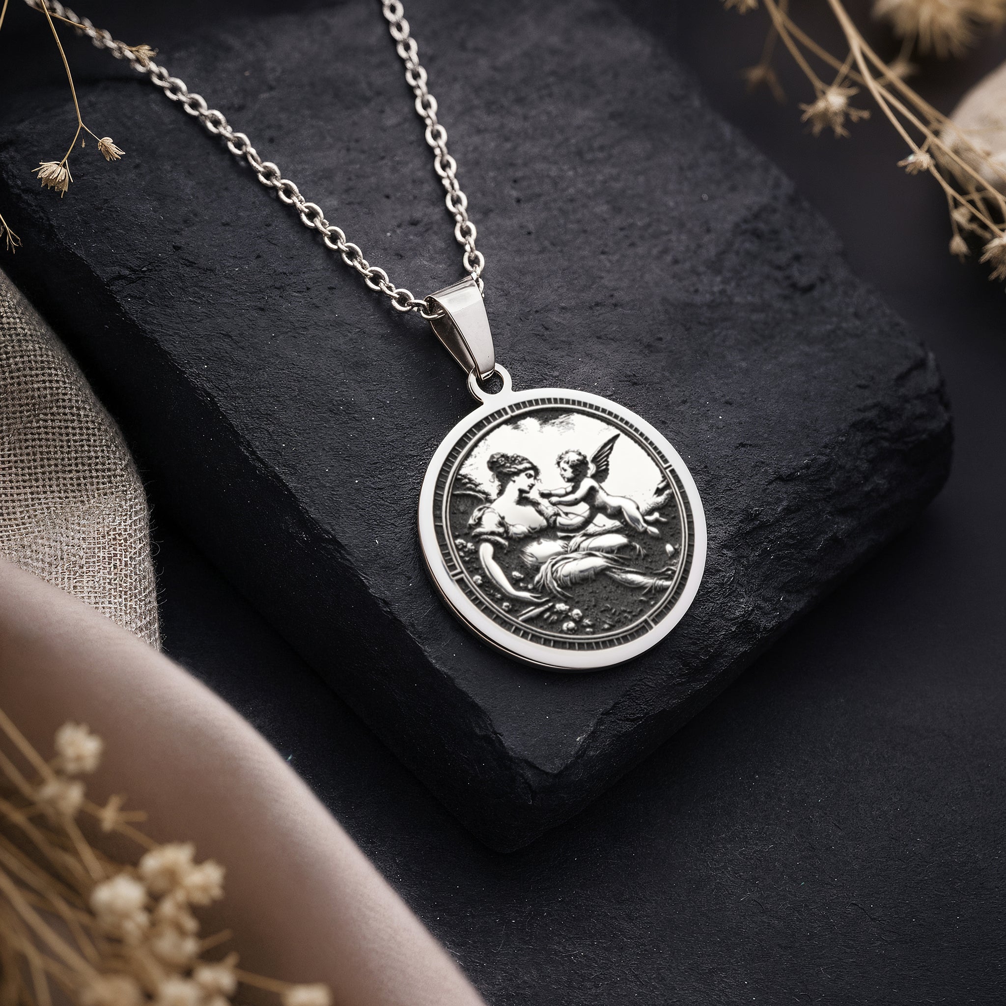 Venus Liebesgöttin-Amulett-Halskette | Silber & Vergoldete Optionen - Spiritueller Schutz-Talisman