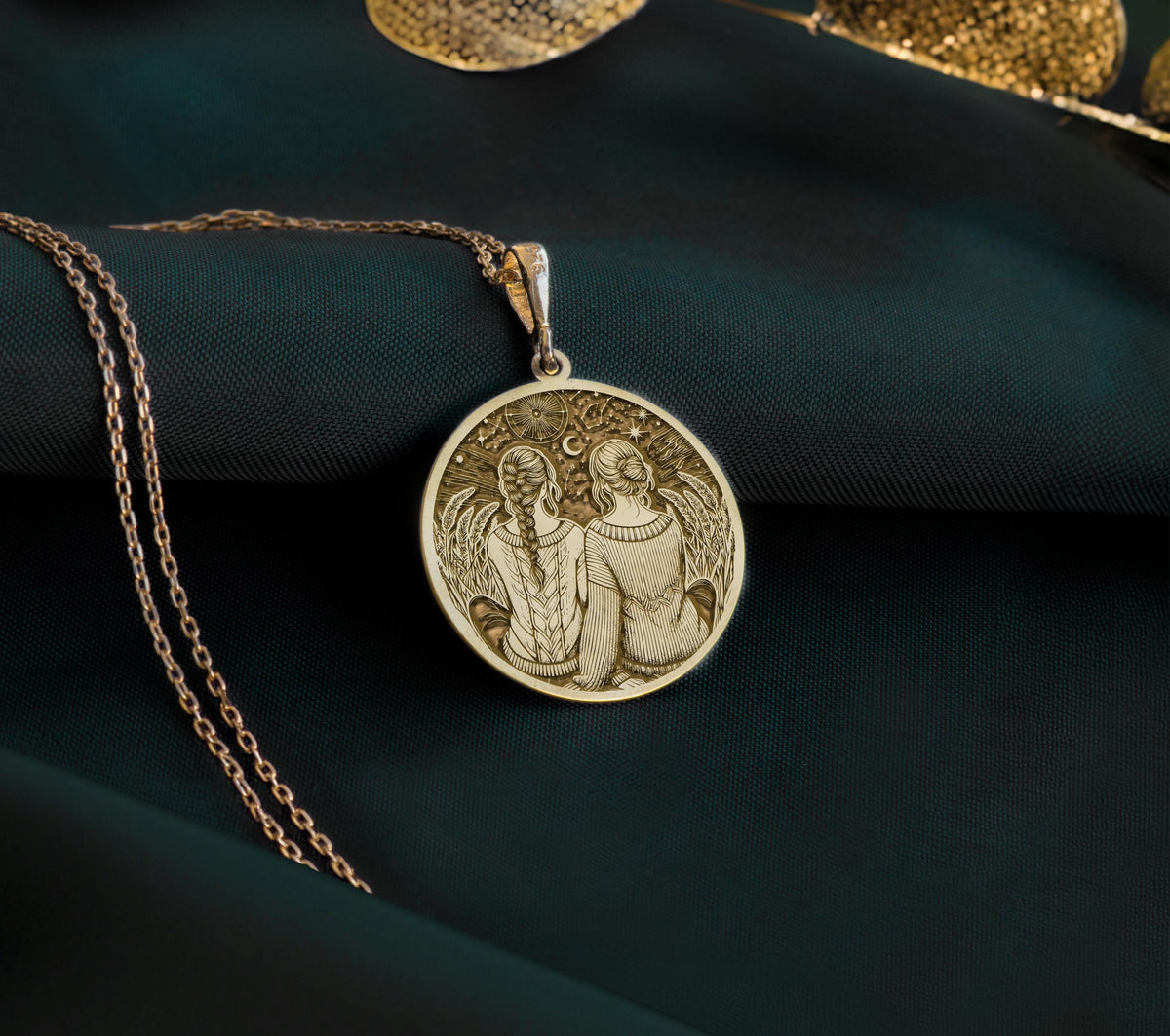 Friendship Friendship Necklace Necklaces 925 925 Sterling Silver pendant necklace featuring two classical figures in a circular design.
