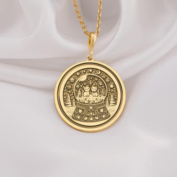 14K solid gold snow globe pendant featuring two cats inside a detailed coin-style medallion. Perfect gift for cat lovers and jewelry enthusiasts, handmade and adjustable for any outfit.
