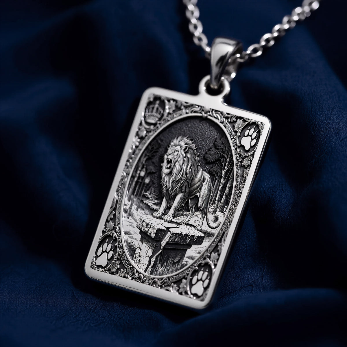 Silver pendant featuring a detailed design of a lion with a crown motif, shown from a straight-on view. The image includes size charts for the pendant and chain length options.