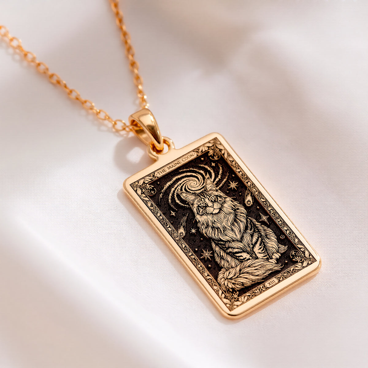 A polished 14K solid gold Maine Coon medallion. This fine pet jewelry represents the breed's "gentle giant" spirit, a perfect cat lover gift.